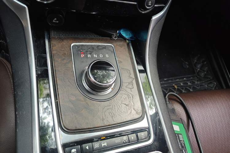 Used Jaguar XFL 2018 XFL 2.0T 250 PS Luxury Edition Gear Lever