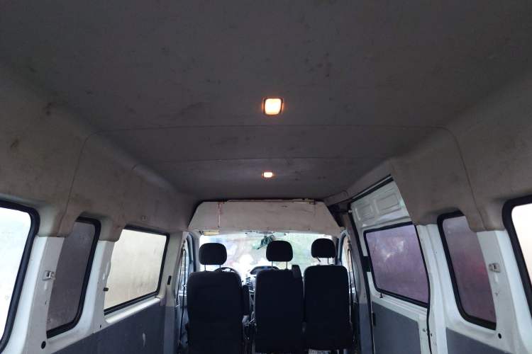 Used SAIC MAXUS Xintu V80 2021 2.0T Manual Classic Aoyuntong Long Wheelbase Mid-Roof 6/7/8/9-Seater
