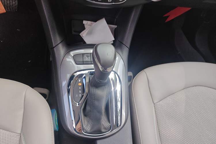 Used Chevrolet Cruze 2015 1.5L Automatic Luxury Edition Gear Lever