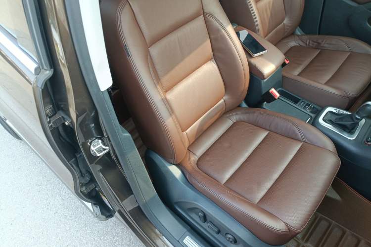 Used Volkswagen Tiguan 2015 1.8TSI Automatic Two-Wheel Drive Luxury Model Right Front Seat