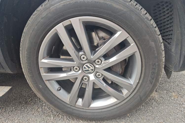 Used Volkswagen Touareg 2017 3.0 TSI Yuyue Model Right Front Wheel Hub