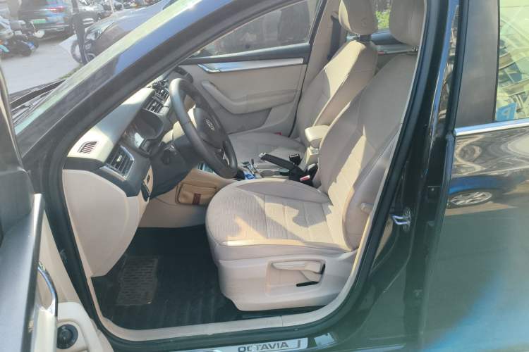 Used Skoda Octavia 2015 1.6L Automatic Yijie Edition
