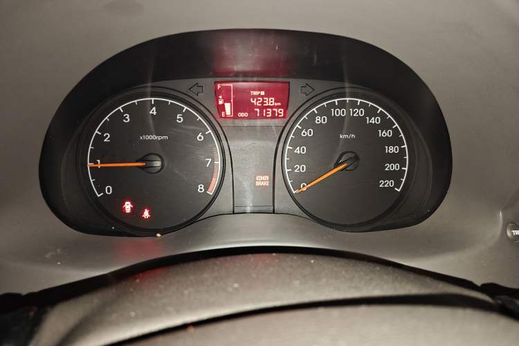 Used Hyundai Verna (older generation) 2010 Sedan 1.4L Manual Comfort GS Instrument Cluster
