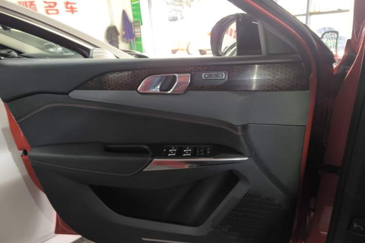 Used Lynk & Co 02 2018 1.5T DCT Two-Wheel Drive Pro Version China V Emission Standard
