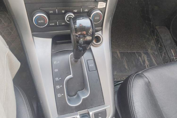 Used Chevrolet Captiva 2017 2.4L 4x4 Flagship Edition 7-Seater
