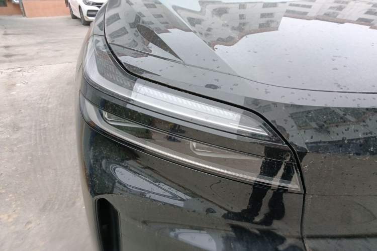 Used ONVO Luxeed L90 2025 Model—Ultra Six-Seater Version Right Front Headlight