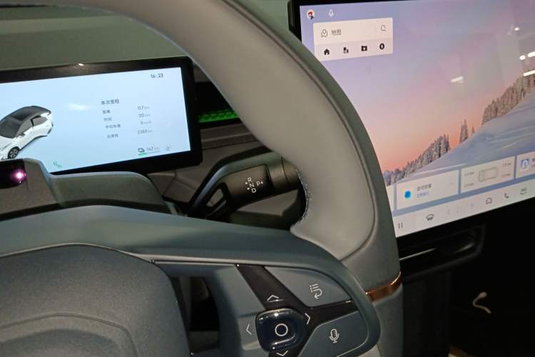 Used Lynk & Co Z20 2025 530 km Range Rear-Wheel Drive Max Gear Lever