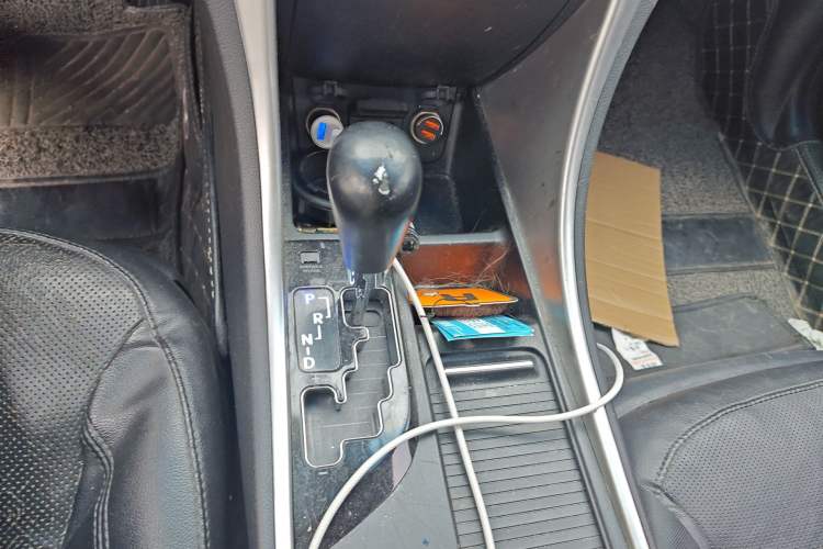 Used Hyundai Sonata 2014 2.0L Automatic Luxury Edition Gear Lever