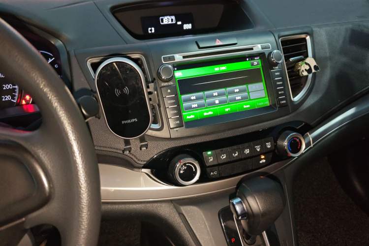 Used Honda CR-V 2015 2.0L two-wheel drive urban version Audio And AC Panel