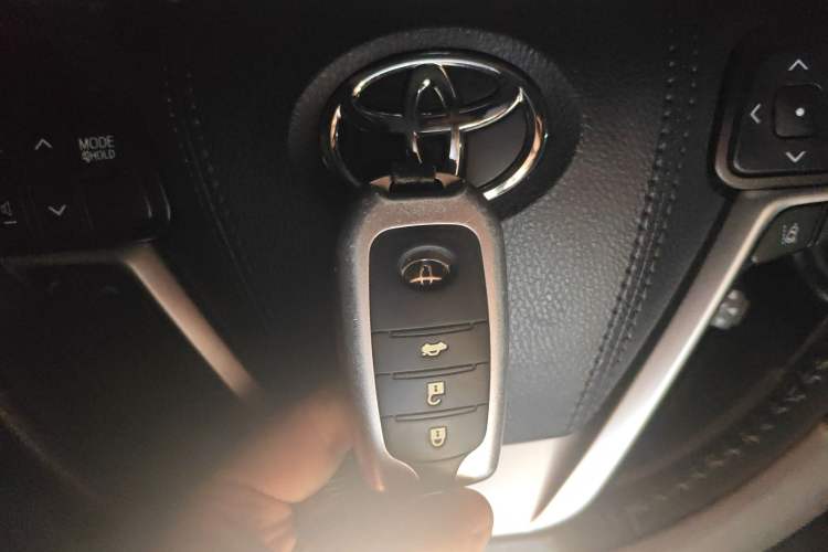 Used Toyota Highlander 2018 2.0T Four-Wheel Drive Luxury Version 7 Seats China VI Standard