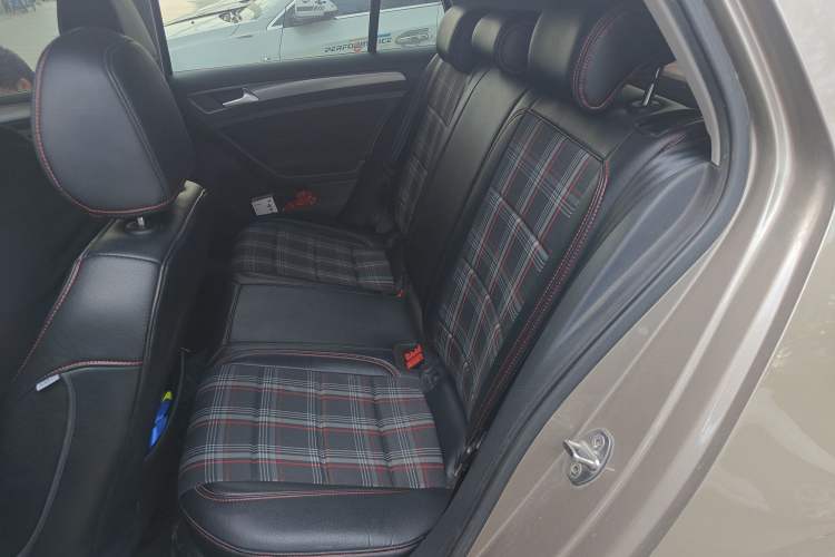 Used Volkswagen Golf 2016 1.6L Automatic Fashion Model