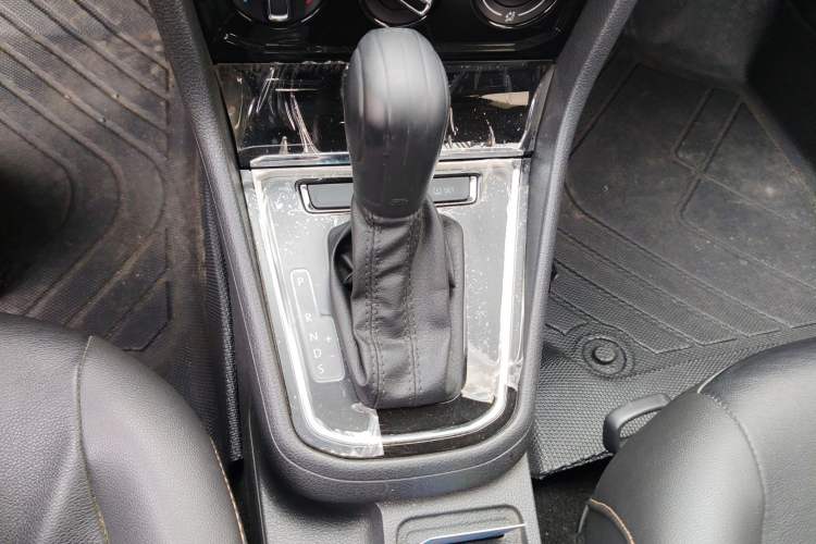 Used Volkswagen Bora 2017 1.6L Automatic Comfort Model Gear Lever