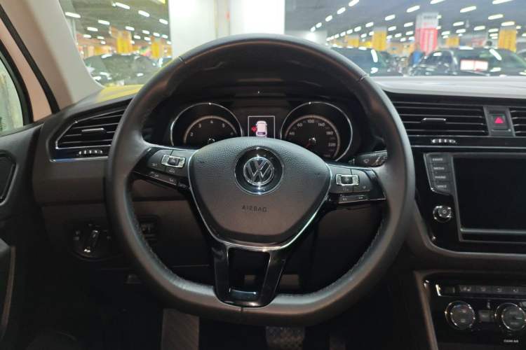 Used Volkswagen Tiguan L 2017 330TSI Automatic Two-Wheel Drive Luxury Edition
