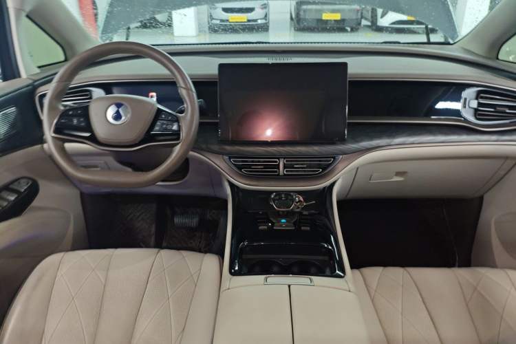 Used Denza D9 2022 DM-i 1040 Prestige Model