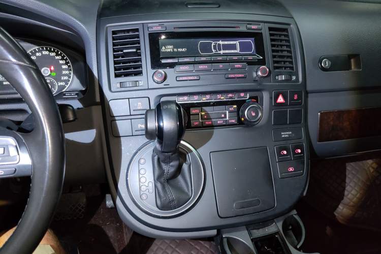 Used Volkswagen Multivan 2012 2.0 TSI Two-Wheel-Drive Luxury Edition
