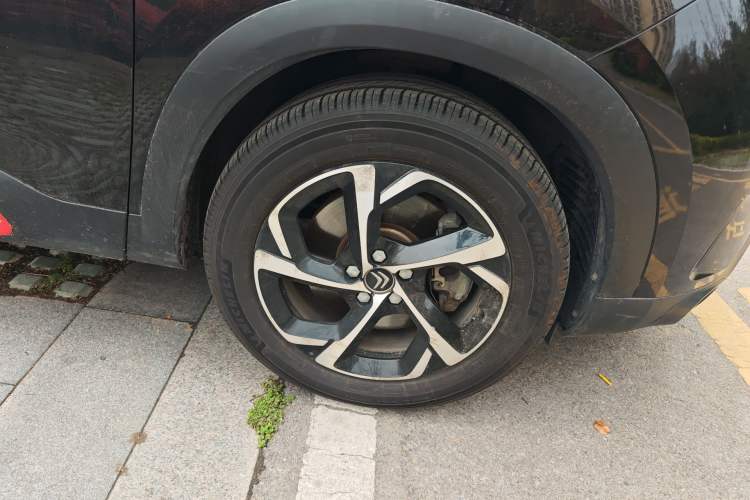 Used Citroen C5 AIRCROSS 2017 380THP Fashion Edition Right Front Wheel Hub