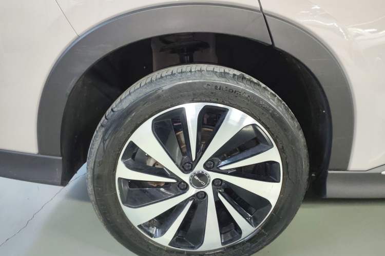 Used BYD Song PLUS New Energy 2023 Champion Edition EV 520KM Luxury Model Right Rear Wheel Hub