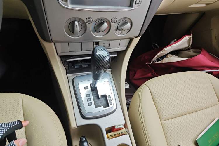 Used Ford Focus 2011 Sedan 1.8L Automatic Fashion Edition Gear Lever