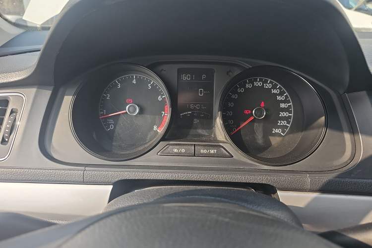 Used Volkswagen Gran Lavida 2017 1.6L Automatic Fashion Edition Instrument Cluster