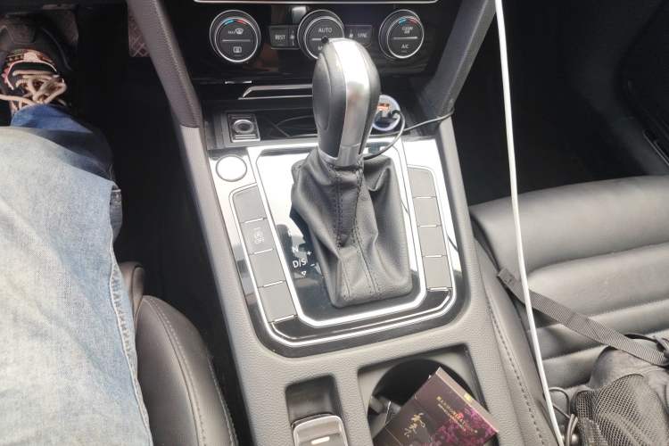 Used Volkswagen Magotan 2019 330TSI DSG Luxury Version China VI Standard Gear Lever