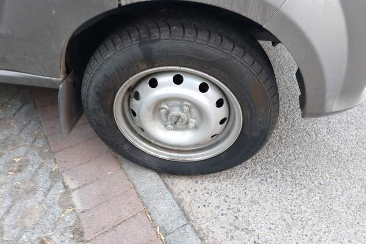 Used Jinbei Hiace X30 2024 1.5L Wealthy-Style Passenger Van 5/6/7 Seater with Front-Mounted Air Conditioning
