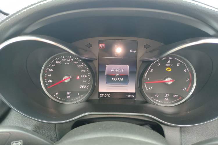 Used Mercedes-Benz GLC 2019 GLC 260 4MATIC Luxury Model Instrument Cluster