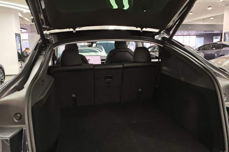 Used Tesla Model Y 2025 Long-Range All-Wheel Drive First Edition