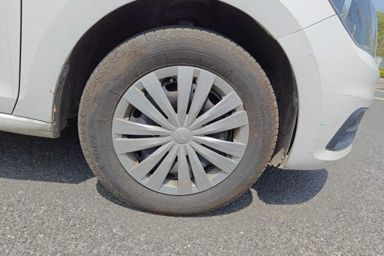 Used Volkswagen Santana 2019 1.5L Manual Fashion Edition China VI Standard Right Front Wheel Hub