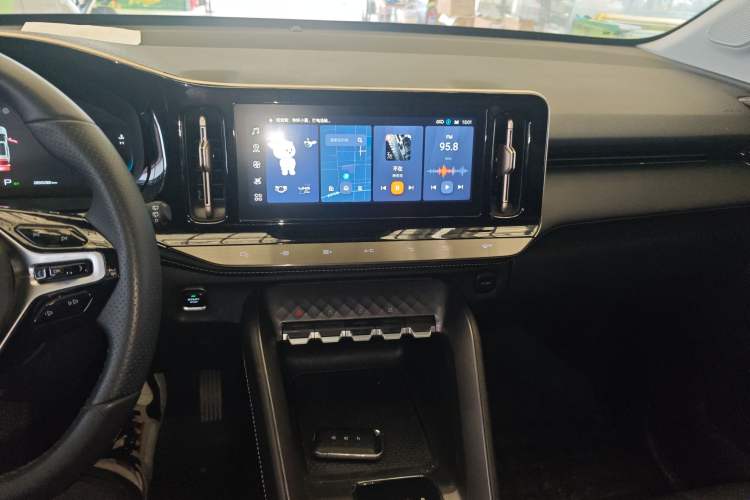 Used Wuling Xingyun 2023 2.0L DHT Flagship Edition
