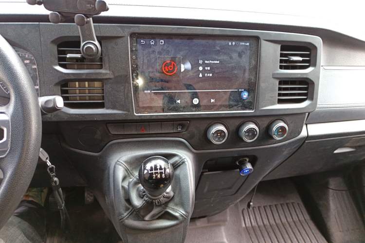 Used JMC Fushun 2023 2.0T Manual Short-Wheelbase Low-Roof Commercial Multi-Purpose Passenger Vehicle 6 Seats with Dual-Opening Tailgate
