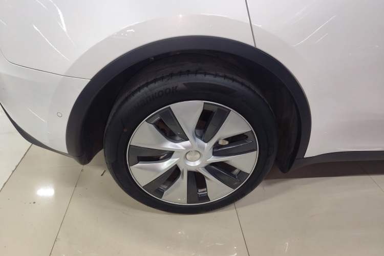 Used Tesla Model Y 2022 Long-Range All-Wheel-Drive Version