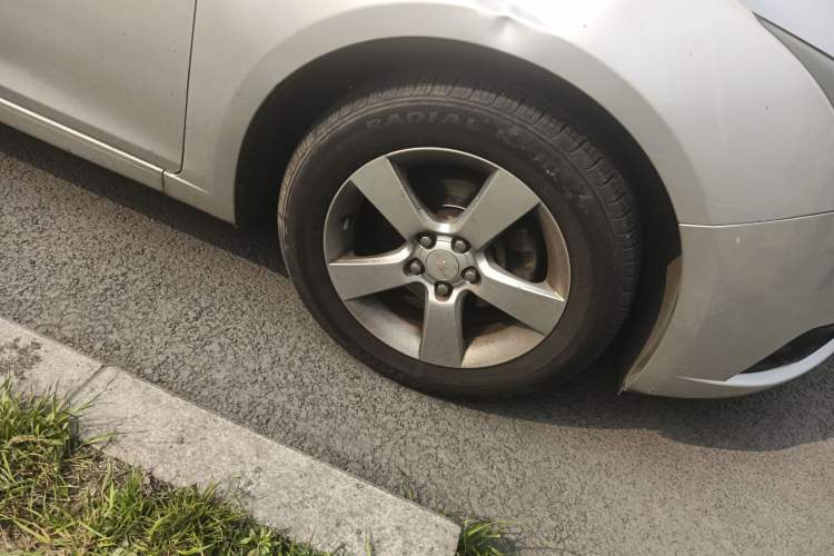 Used Chevrolet Cruze 2013 Hatchback 1.6L Manual Luxury Model
