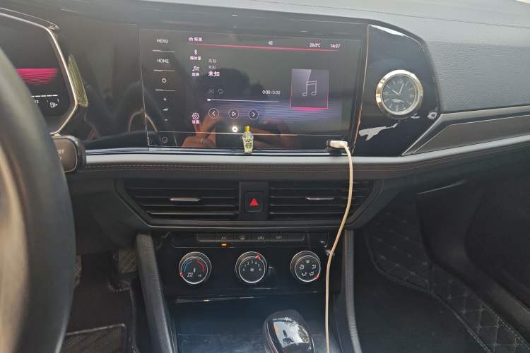 Used Volkswagen Sagitar 2021 280TSI DSG Comfort Connect Edition Audio And AC Panel