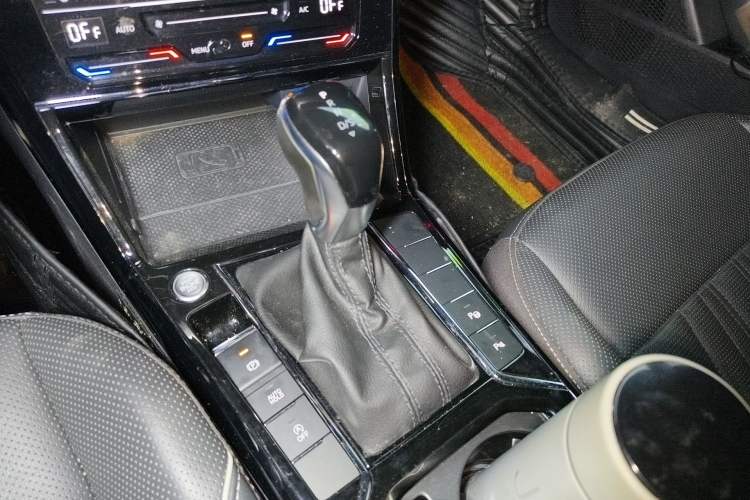 Used Volkswagen Passat 2022 330TSI Starry Luxury Edition Gear Lever