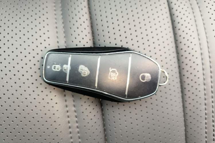 Used BYD Song L EV 2025 Intelligent Driving Version 662 km LiDAR Excellence Edition
