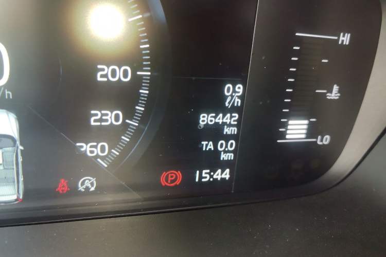 Used Volvo V60 2020 T4 Zhiyi Luxury Edition Odometer Close Up