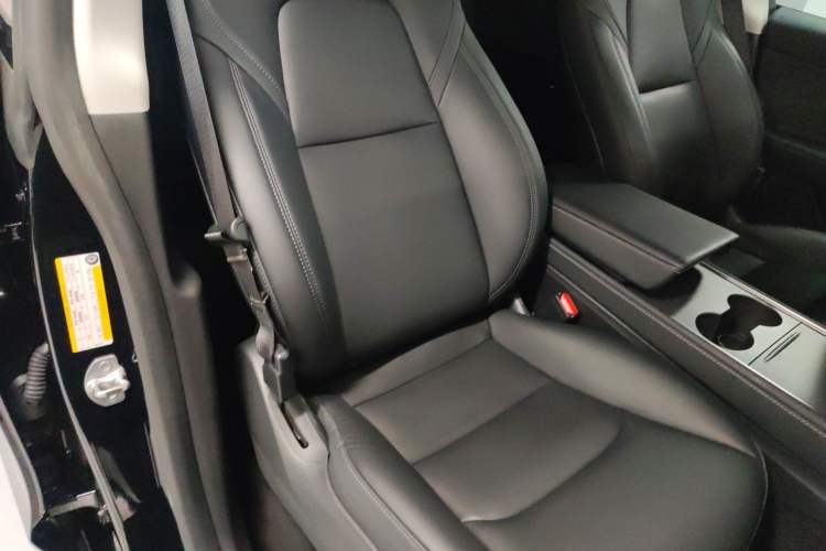 Used Tesla Model Y 2021 Standard Range Rear-Wheel Drive Version Right Front Seat