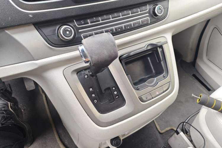 Used SAIC MAXUS G10 2014 2.0T Automatic Elite Edition