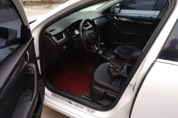 Used Skoda Octavia 2017 1.6L Automatic Smart Drive Edition Driver Seat