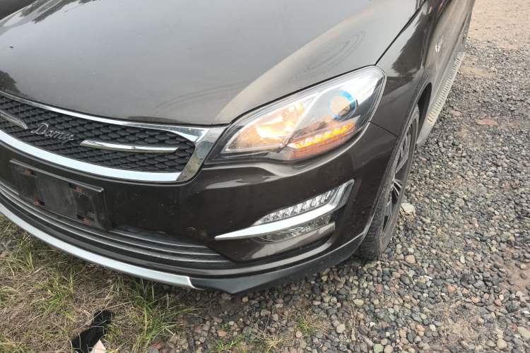 Used Zotye Domy X5 2017 Upgraded Model 1.5T Manual Luxury Edition
