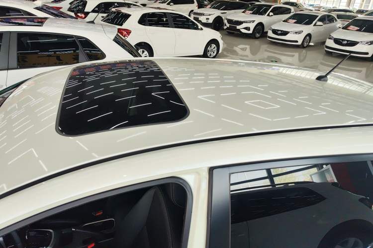 Used Nissan Tiida 2019 1.6L CVT Smart Drive Version China VI Standard Roof