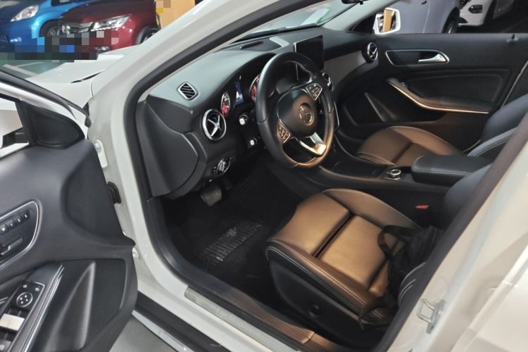 Used Mercedes-Benz GLA 2016 GLA 200 Sport Edition Driver Seat