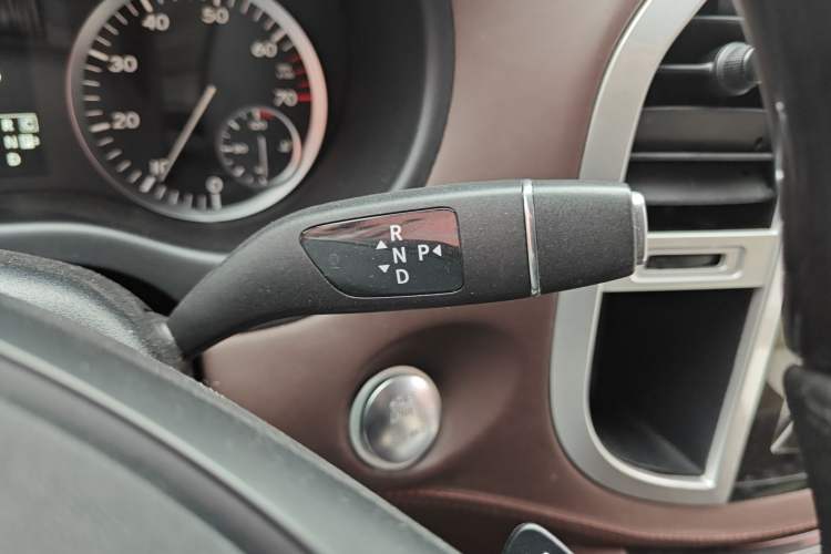 Used Mercedes-Benz Vito 2018 2.0T Elite Version 7 Seats China VI Emission Standard
