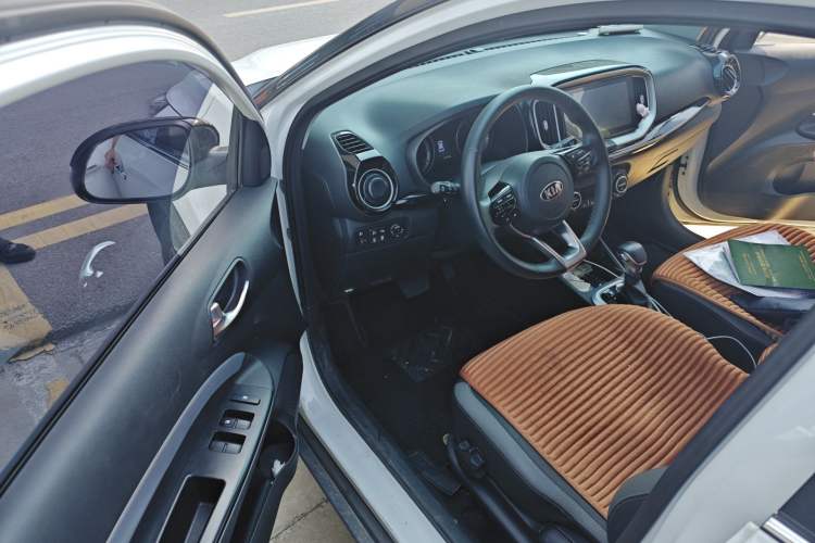 Used Kia kx1 Stonic 2021 1.4L CVT Fun & Sunroof Model Driver Seat