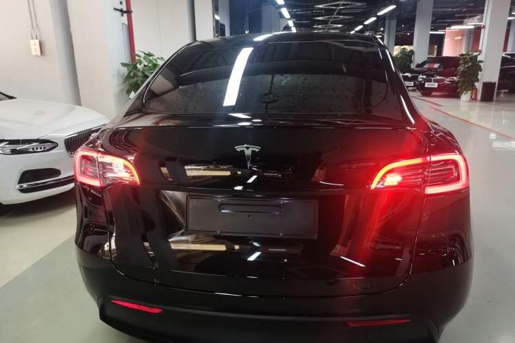 Used Tesla Model Y 2023 Long-Range All-Wheel-Drive Version