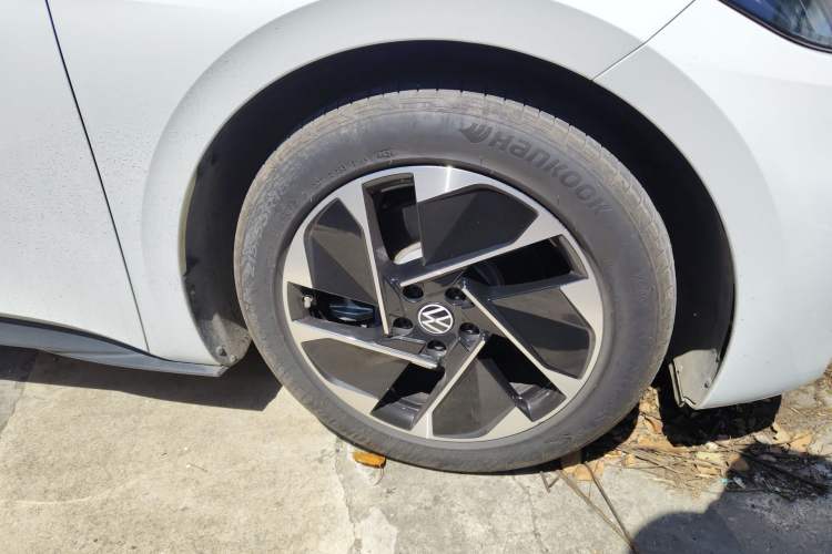 Used Volkswagen ID.3 2025 Smart Model Outstanding Oxygen Edition
