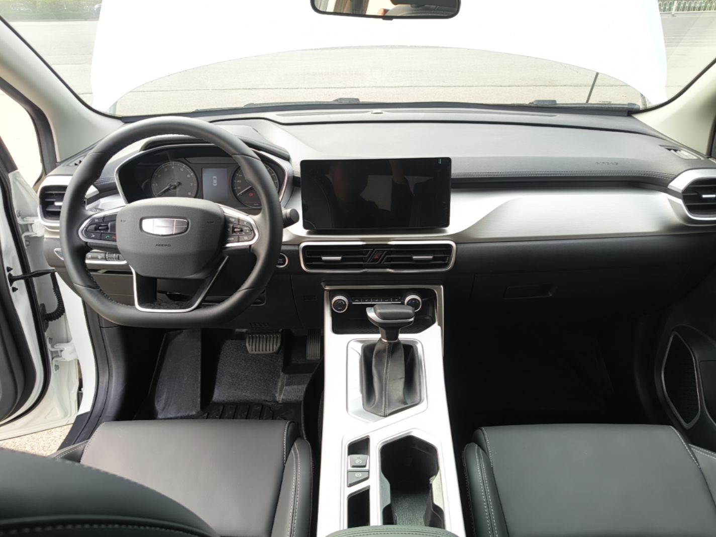 Geely Auto Coolray 2025 1.5L CVT Super Edition — снимка 12