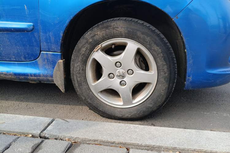 Used Peugeot 207 2011 Sedan 1.4L Manual Yule Edition Right Front Wheel Hub