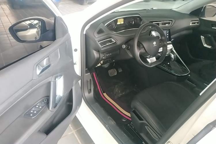 Used Peugeot 308 2016 230THP Automatic Luxury Edition Driver Seat