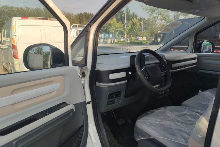 Used SAIC MAXUS Dana V1 2023 V1 Short Wheelbase High Roof (43 kWh)